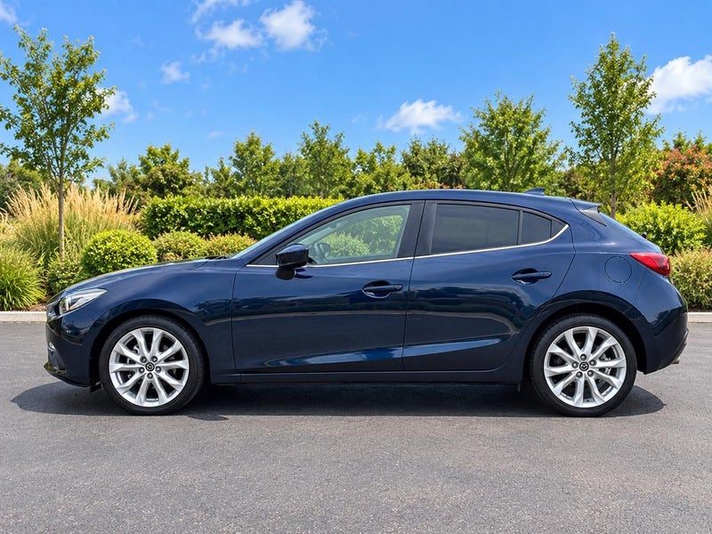 2015 Mazda Axela 20S Touring, photo 3