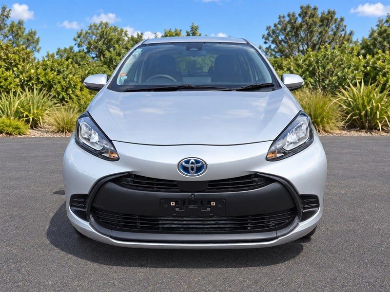 2021 Toyota Aqua Hybrid X, photo 2