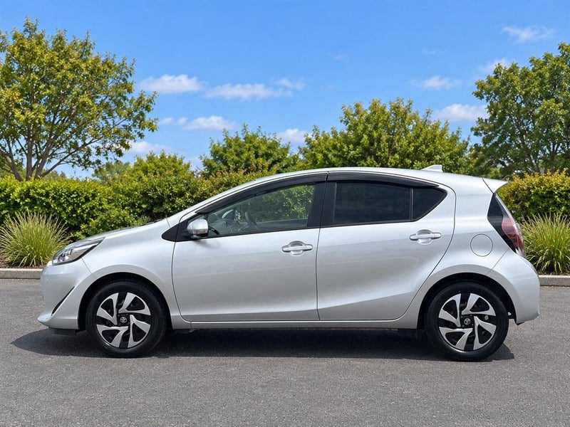 2021 Toyota Aqua S Style Black Hybrid, photo 3