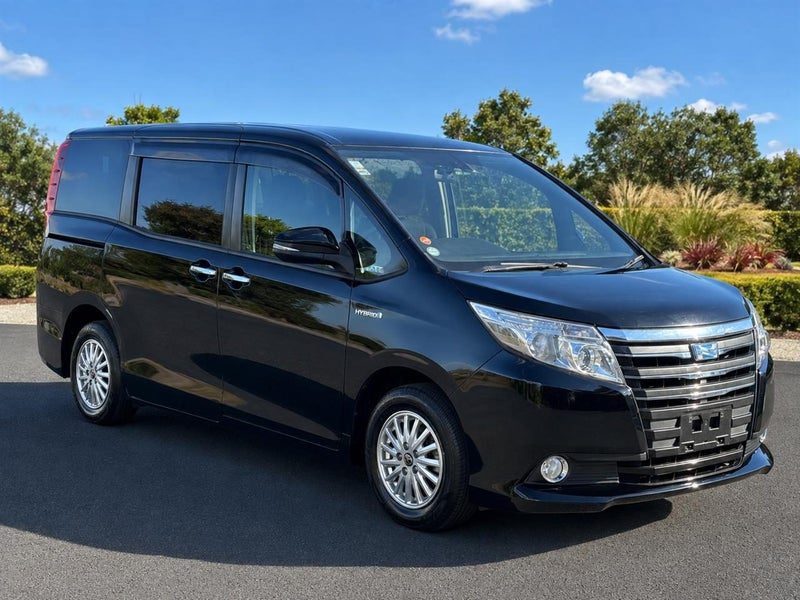 2015 Toyota Noah Hybrid 7 Seats