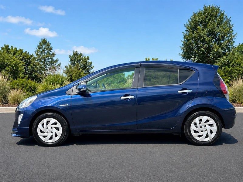 2017 Toyota Aqua S Hybrid, photo 3