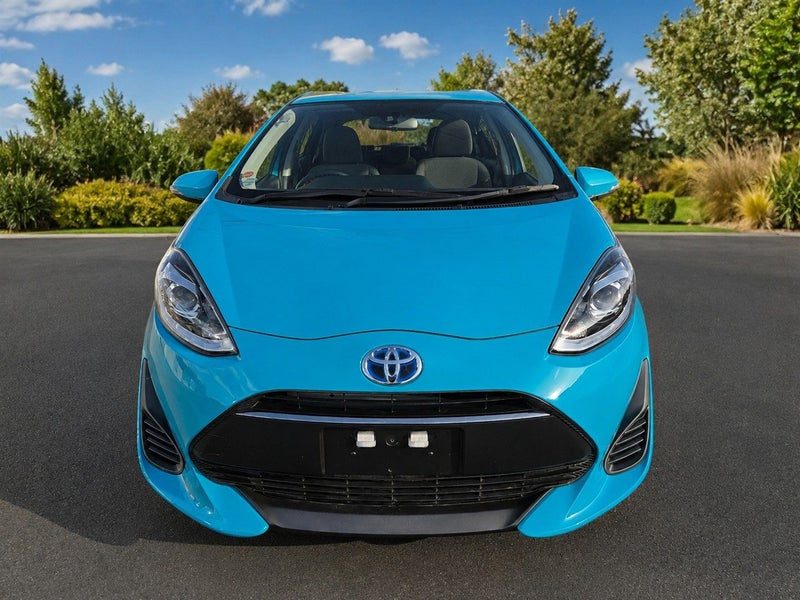 2019 Toyota Aqua S Hybrid, photo 2