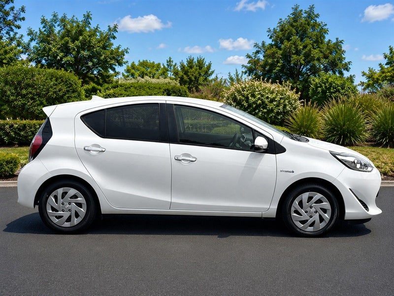 2018 Toyota Aqua S Style Black Hybrid, photo 3