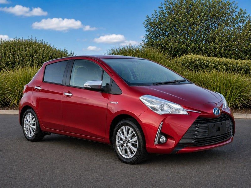 2018 Toyota Vitz Hybrid Jewela (Yaris), main photo