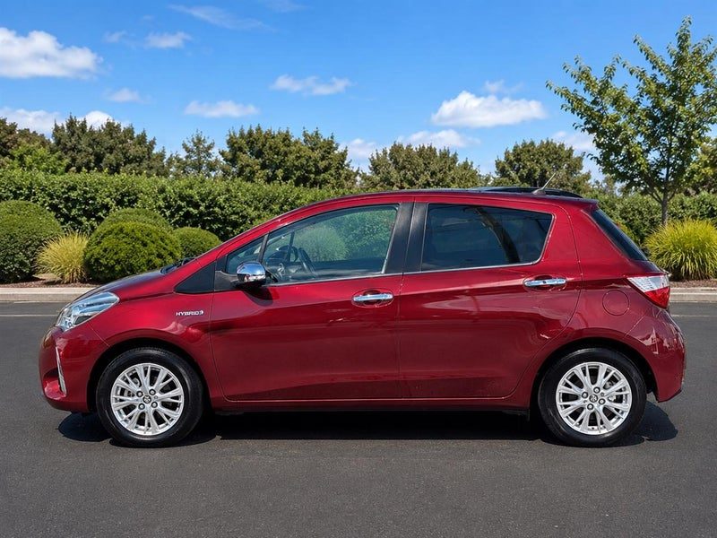 2018 Toyota Vitz Hybrid Jewela (Yaris), photo 3