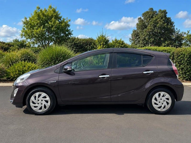2017 Toyota Aqua S Style Black Hybrid, photo 3