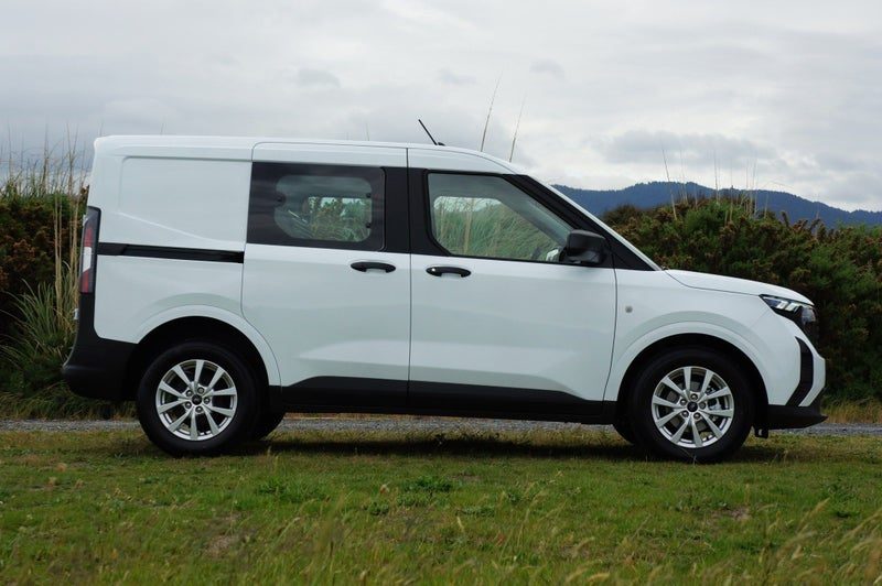 2026 Ford Transit COURIER TREND 1.0P 7A FWD, photo 2