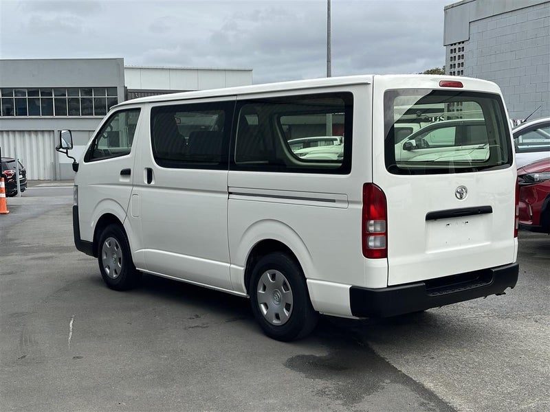 2018 Toyota Hiace 2.0L PETROL / 6AT DOUBLE SLIDERS, photo 3