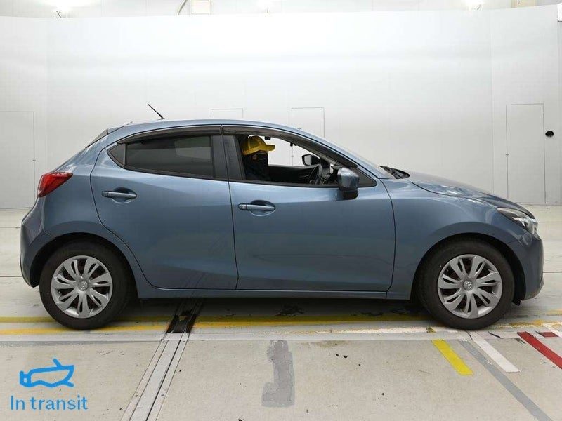 2015 Mazda Demio 13S Sport Pkg, photo 3