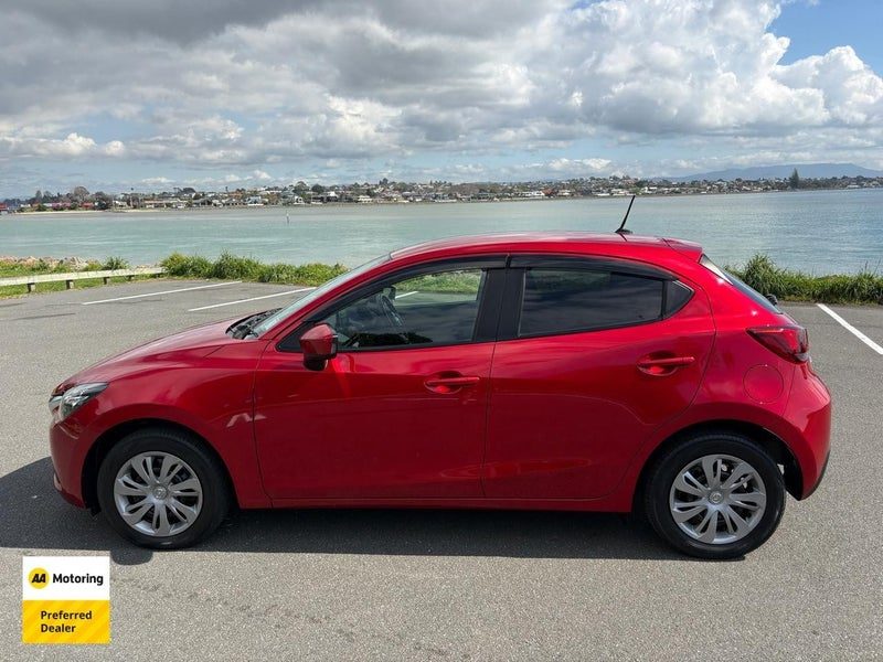 2015 Mazda Demio 13S Sport Pkg, photo 3