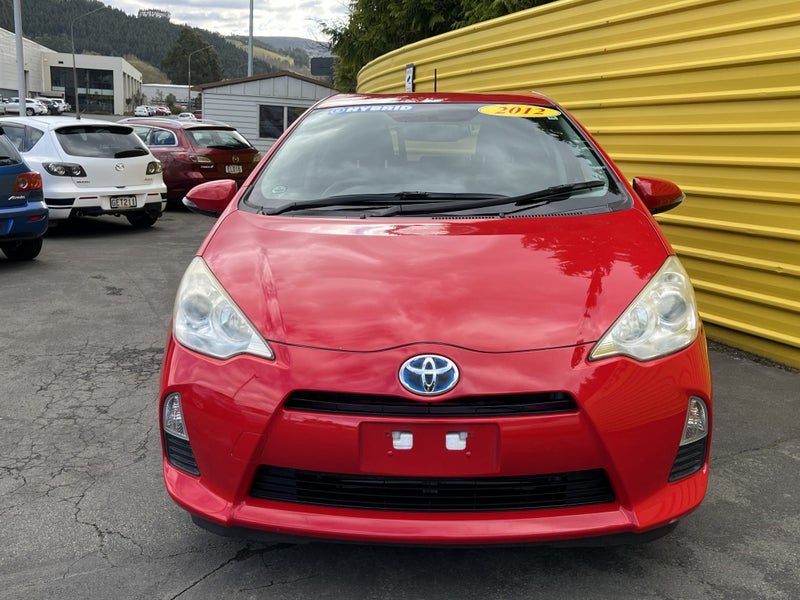 2012 Toyota Aqua Hybrid, photo 2