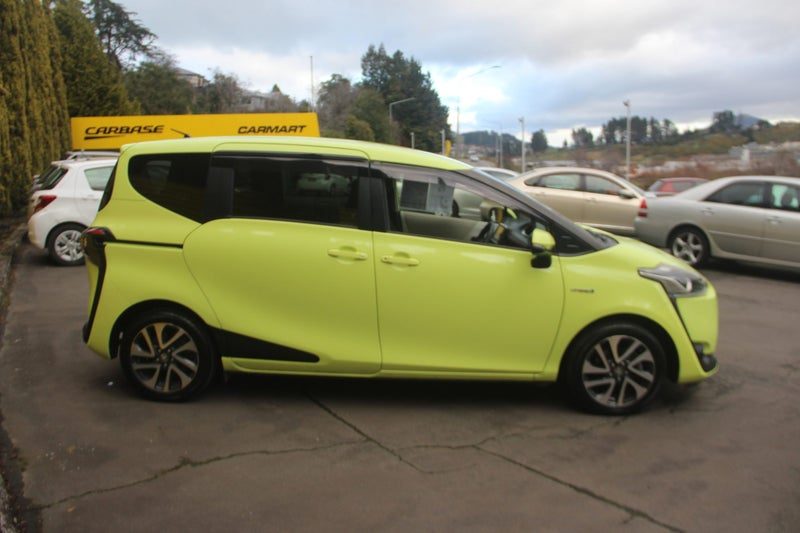 2015 Toyota Sienta Hybrid, photo 2