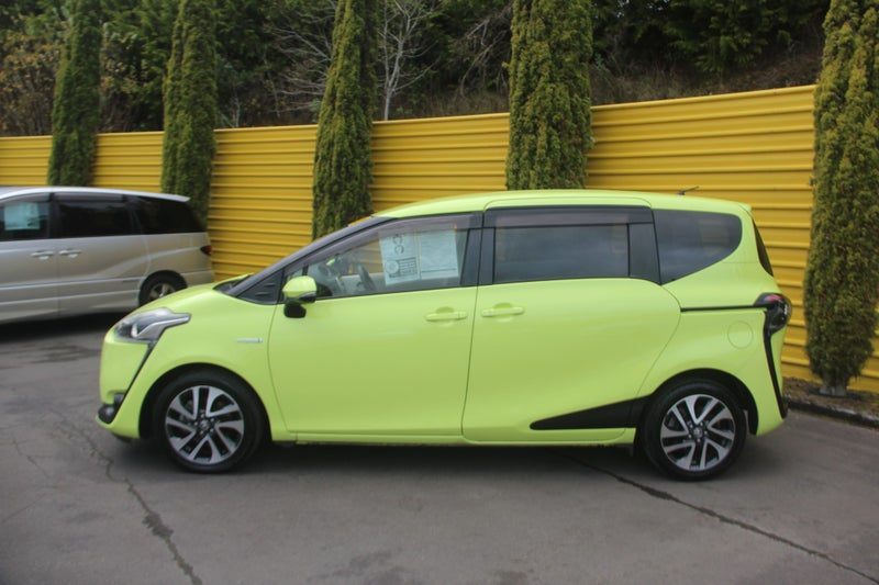 2015 Toyota Sienta Hybrid, photo 3