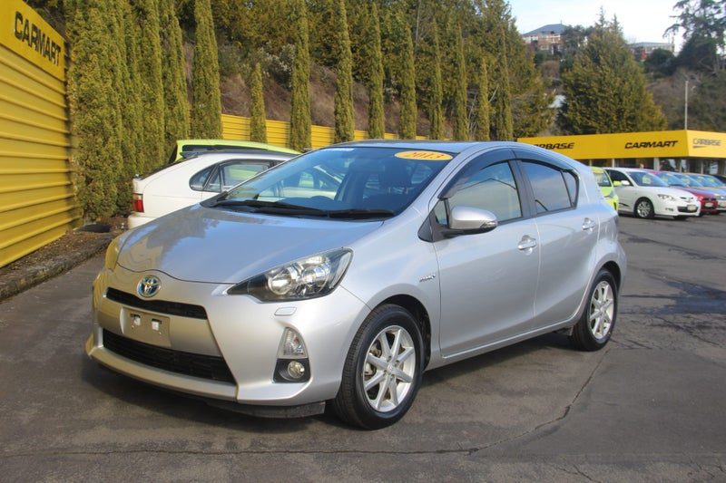 2013 Toyota Aqua Hybrid, photo 3