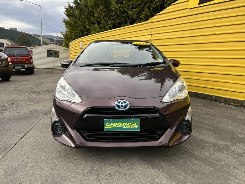 2015 Toyota Aqua Hybrid, photo 2