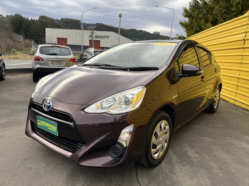 2015 Toyota Aqua Hybrid, photo 3