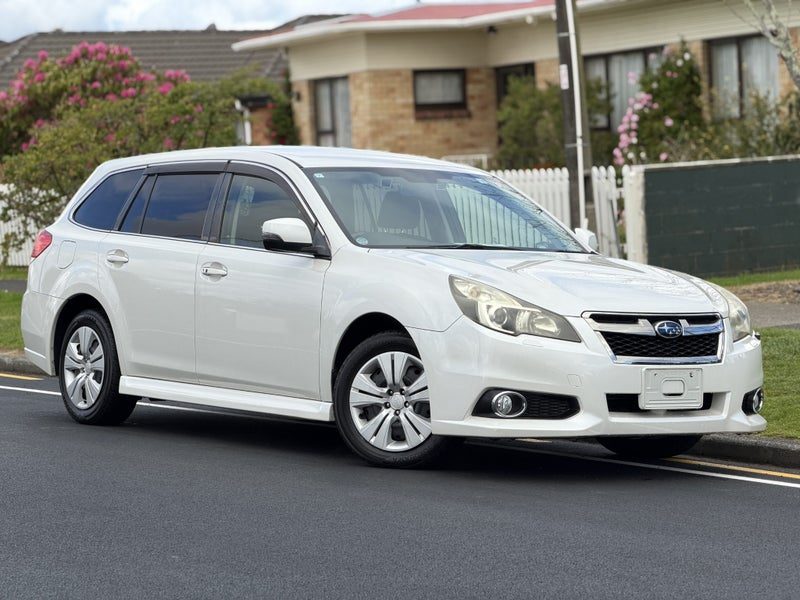 2013 Subaru Legacy, main photo