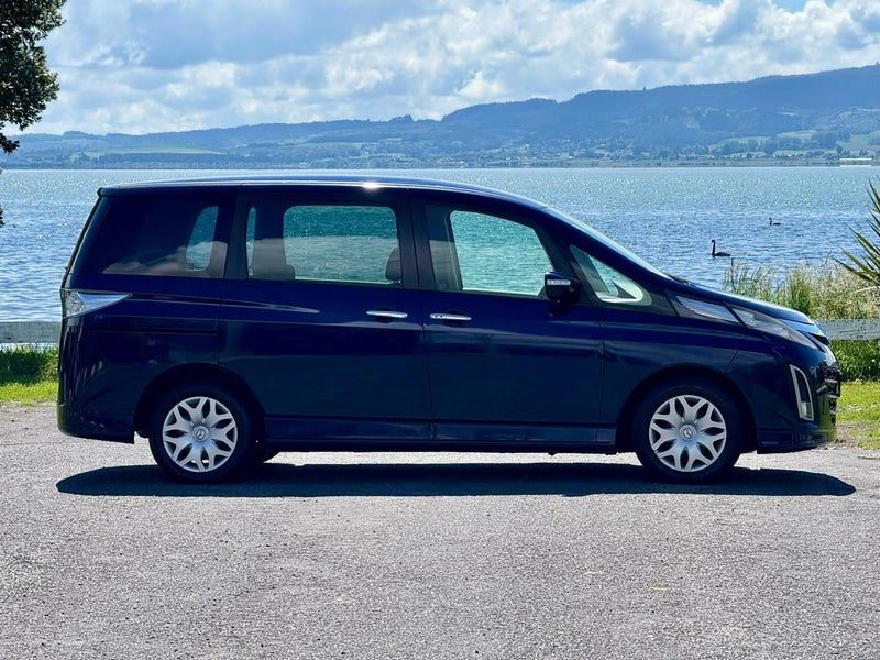 2010 Mazda Biante, photo 2