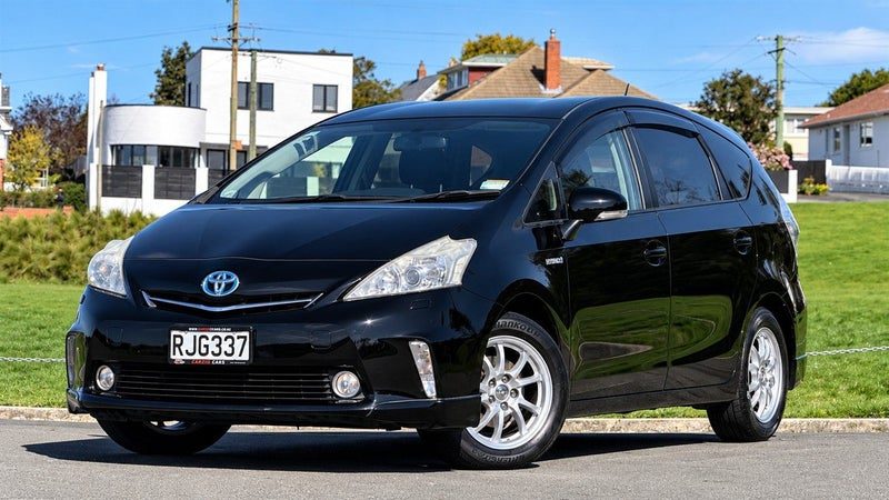 2013 Toyota Prius Alpha S, photo 2