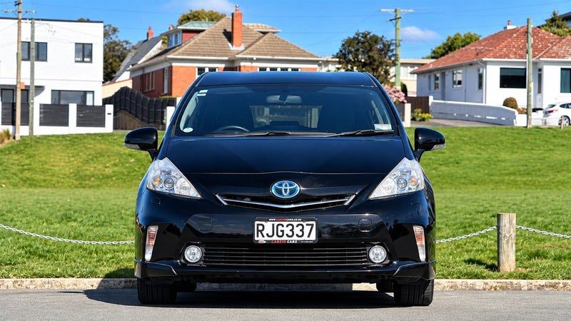 2013 Toyota Prius Alpha S, photo 3