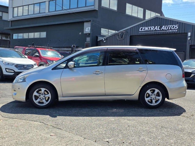 2004 Mitsubishi Grandis 7 Seater, photo 2