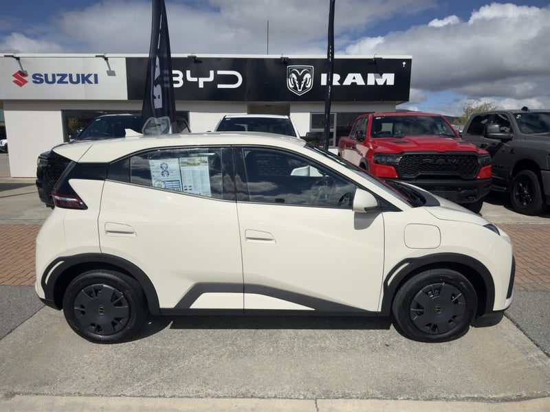2026 BYD ATTO 1 Essential EV, photo 3