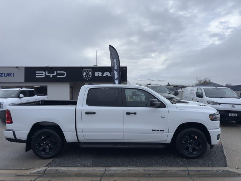 2026 Ram 1500 Express Black Edition, photo 3