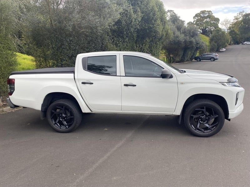 2021 Mitsubishi Triton 2WD D/CAB GLX, photo 2