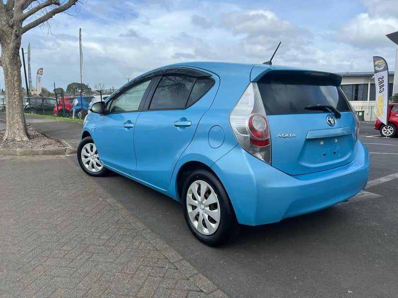 2013 Toyota Aqua S, photo 3