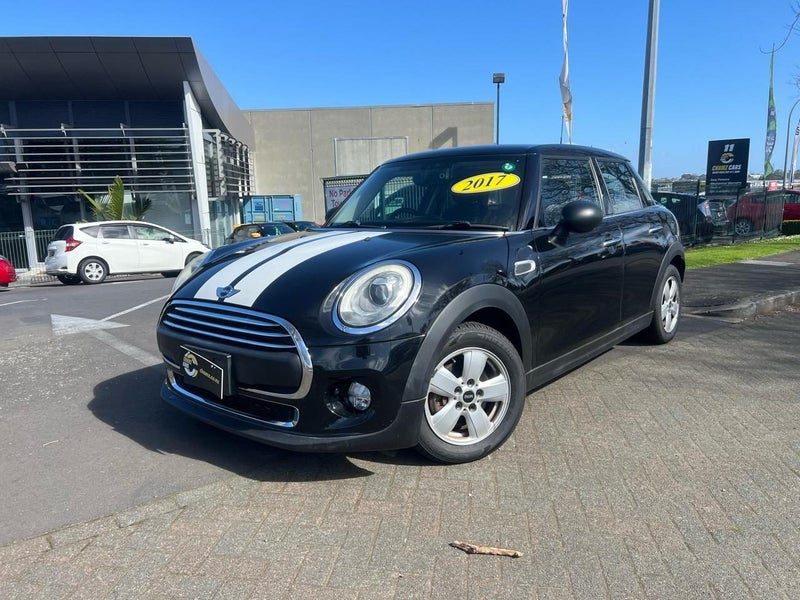 2017 MINI Cooper One, photo 2