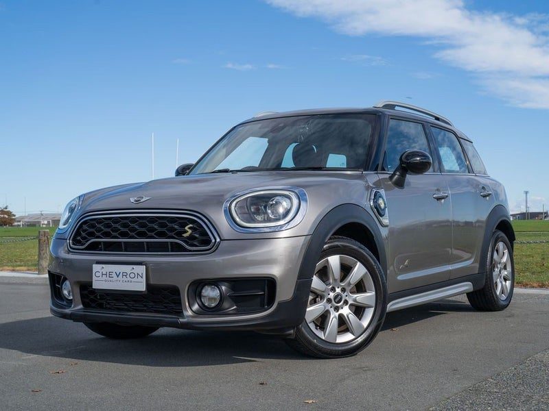 2017 MINI Cooper SE Crossover All 4, main photo