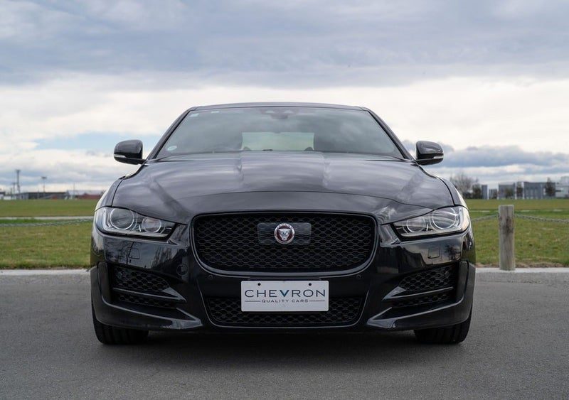 2017 Jaguar XE R Sport, photo 2