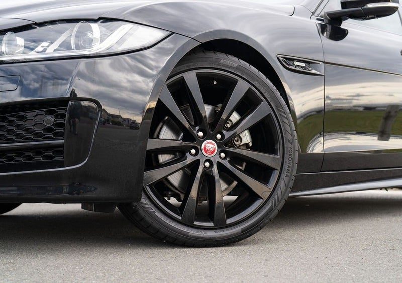 2017 Jaguar XE R Sport, photo 3