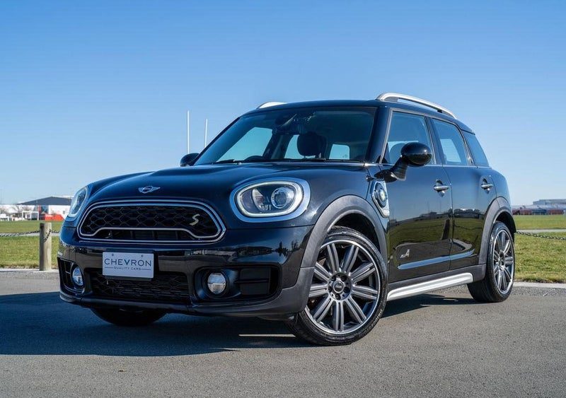 2017 MINI Cooper SE Crossover All 4, main photo