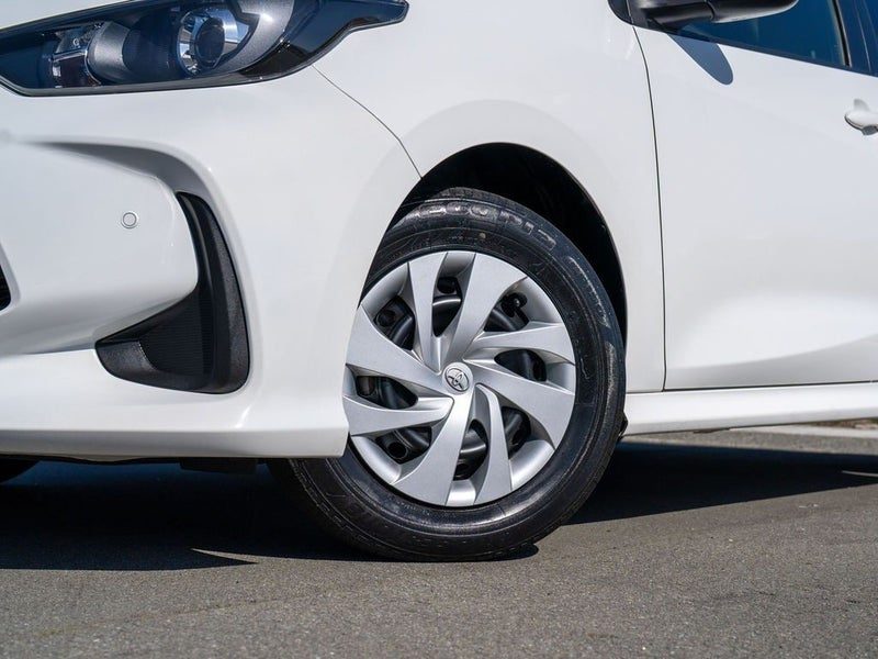 2023 Toyota Yaris Hybrid X, photo 3