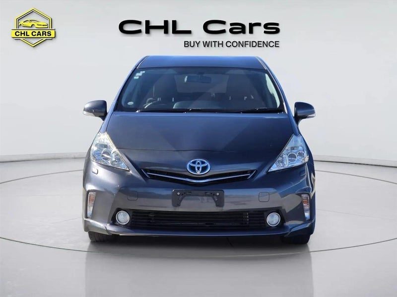 2014 Toyota Prius Alpha, photo 2
