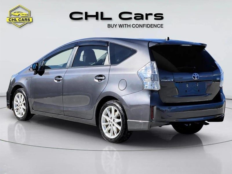 2014 Toyota Prius Alpha, photo 3