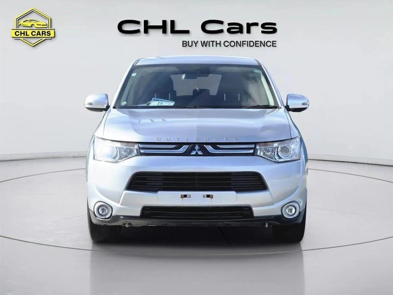 2013 Mitsubishi Outlander 7 Seater, photo 2