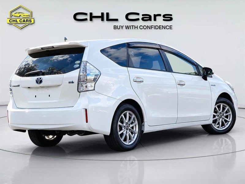 2014 Toyota Prius Alpha, photo 2