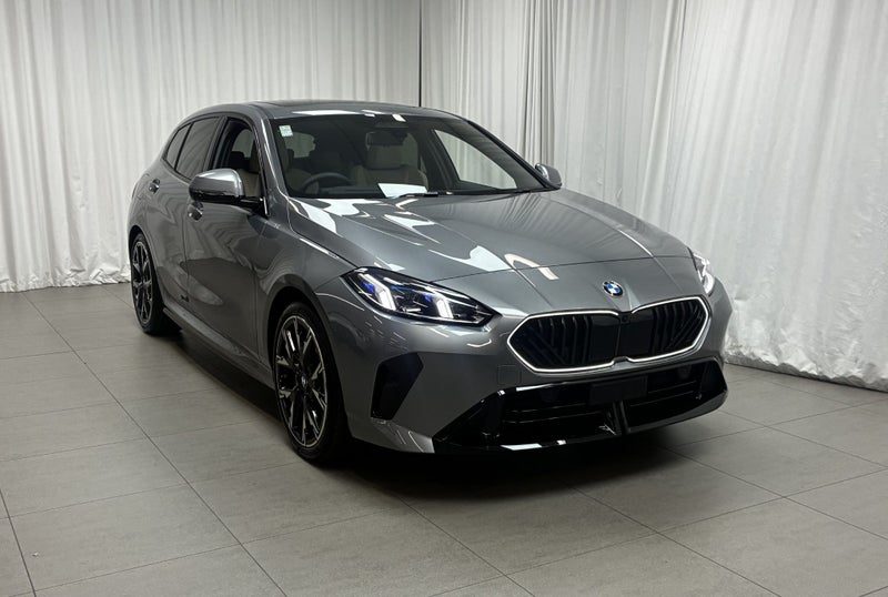 2026 BMW 120i 120 Hatch, photo 2