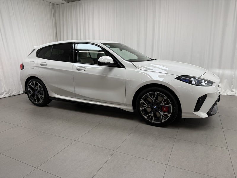 2026 BMW 120i 120 Hatch, photo 2