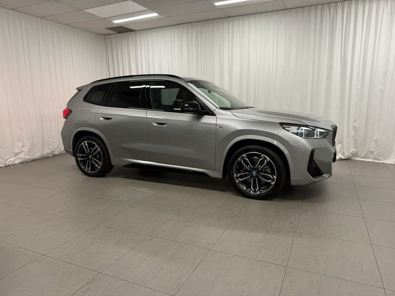 2023 BMW iX1 BMW iX1 xDrive30 M Sport, photo 2