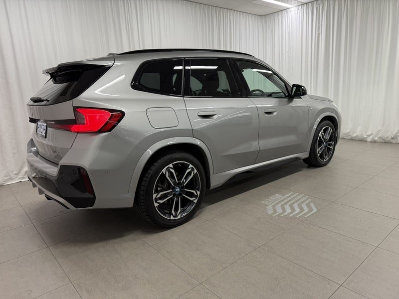 2023 BMW iX1 BMW iX1 xDrive30 M Sport, photo 3