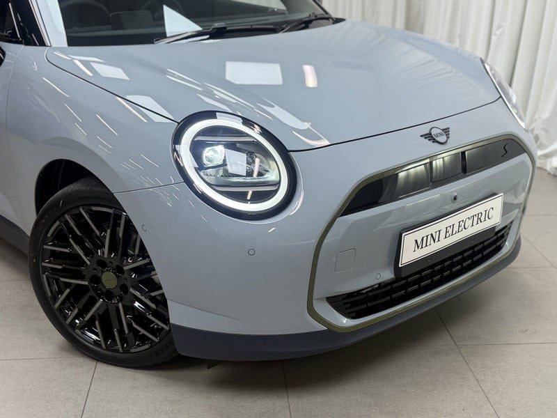 2026 MINI Hatch Cooper SE Paul Smith, photo 2