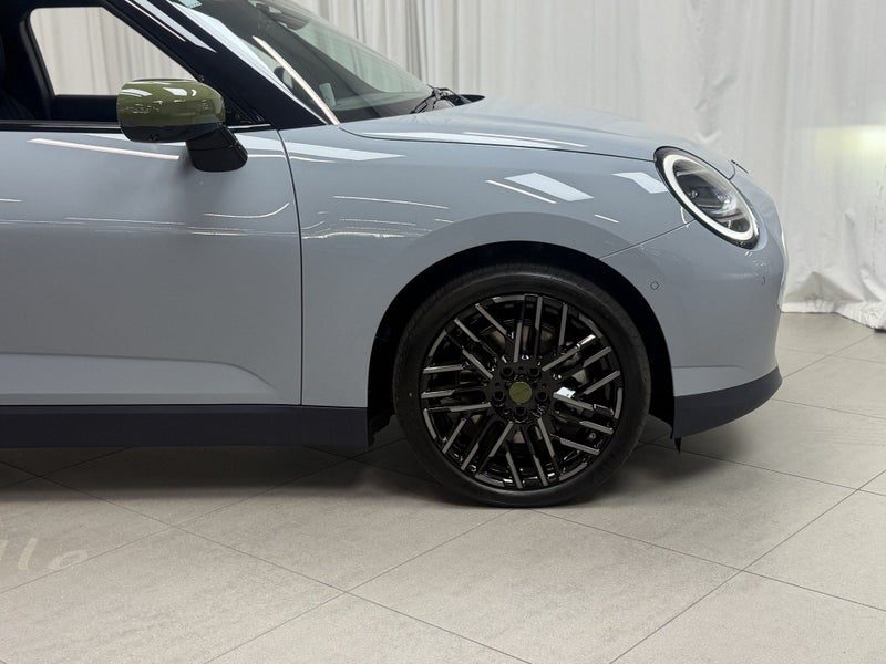 2026 MINI Hatch Cooper SE Paul Smith, photo 3