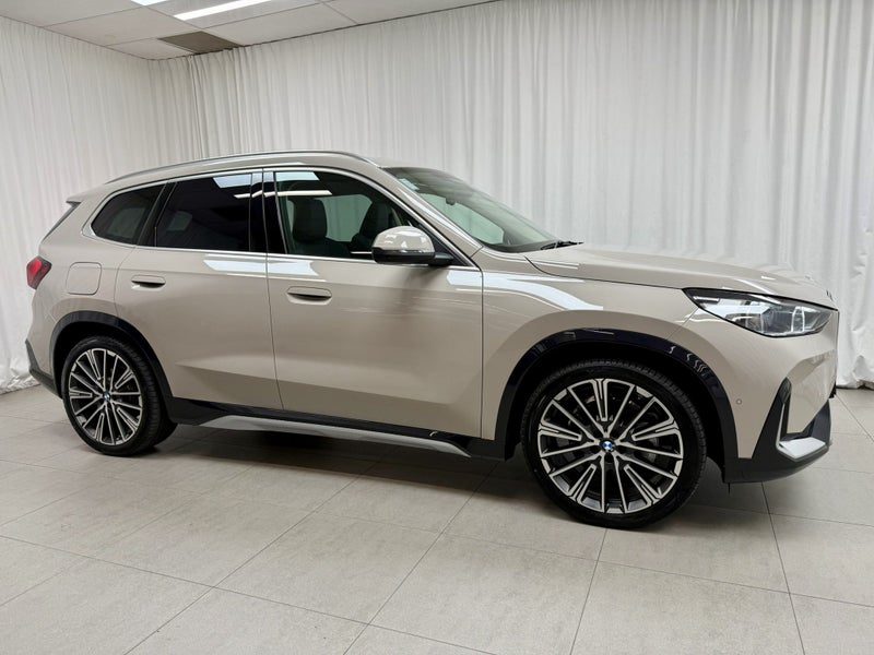 2025 BMW iX1 BMW iX1 xDrive30, photo 2