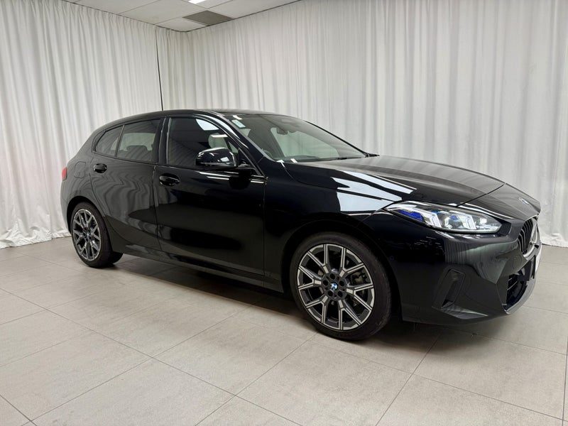2025 BMW 120i 120 Hatch, photo 2
