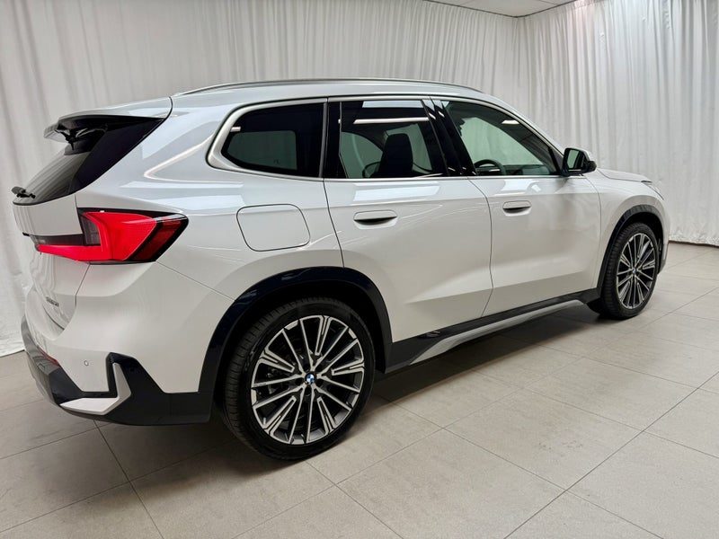 2026 BMW iX1 BMW iX1 xDrive30 with Innovations, photo 3