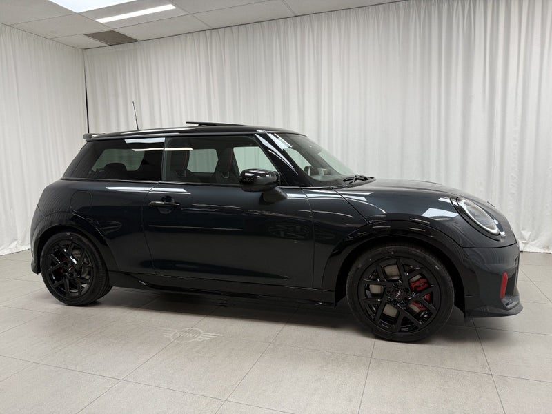 2026 MINI Cooper S JCW 3 Door Favoured, photo 2
