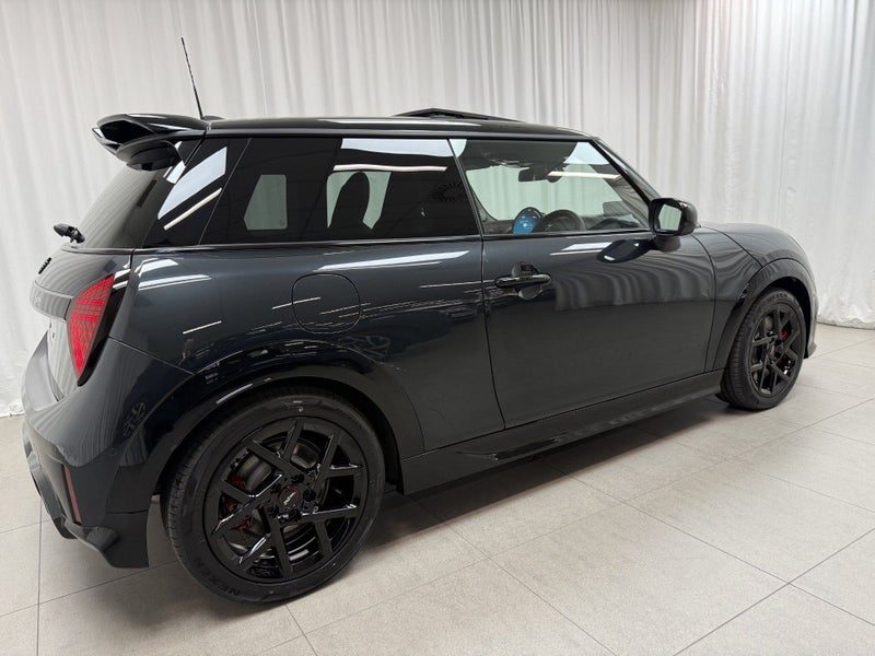 2026 MINI Cooper S JCW 3 Door Favoured, photo 3